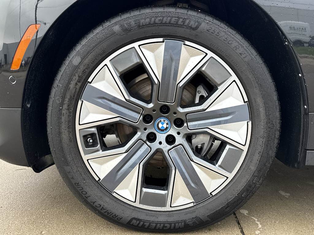 Thumbnail: 2024 BMW iX - 8