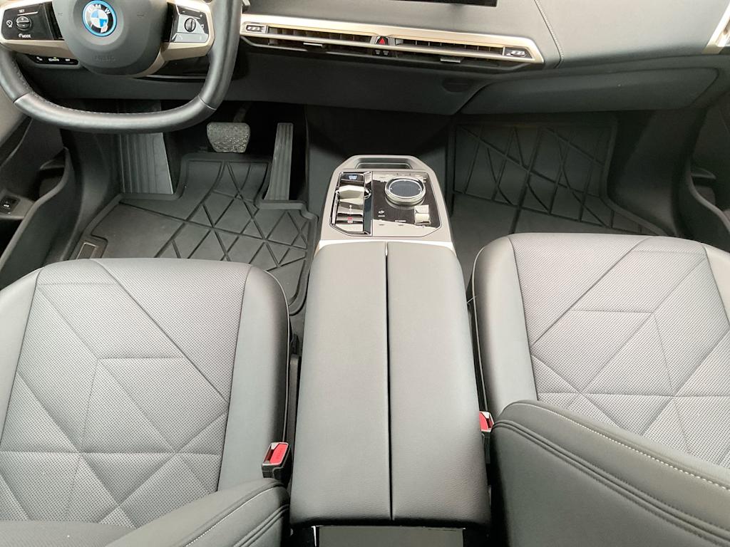 Thumbnail: 2023 BMW iX - 30