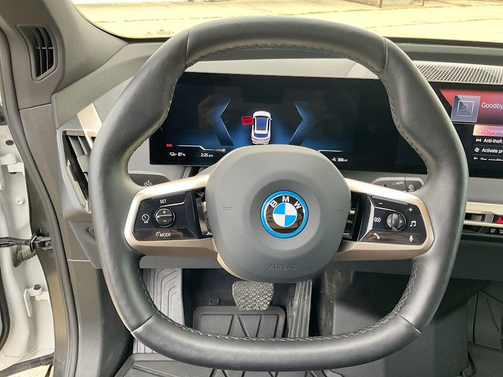 Thumbnail: 2023 BMW iX - 9