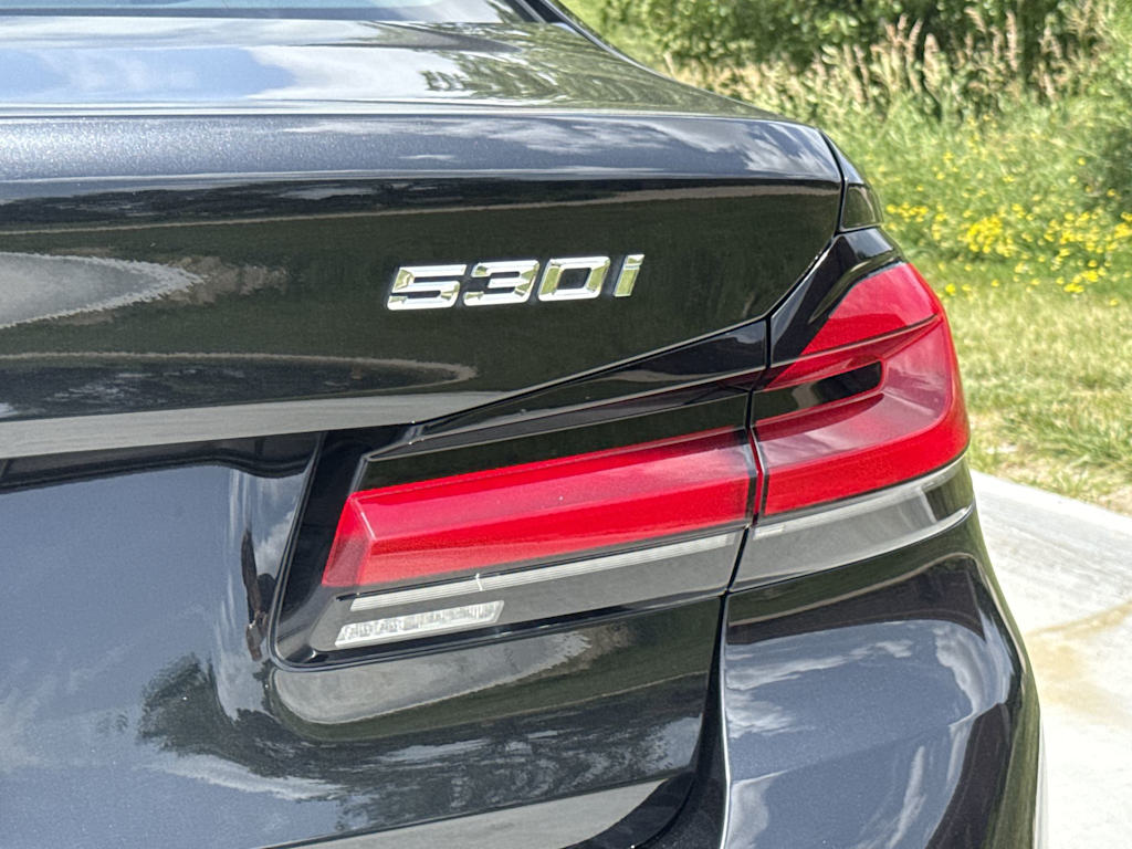Thumbnail: 2023 BMW 5 Series - 21