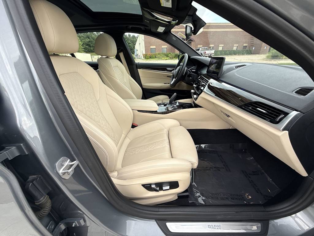 Thumbnail: 2023 BMW 5 Series - 29