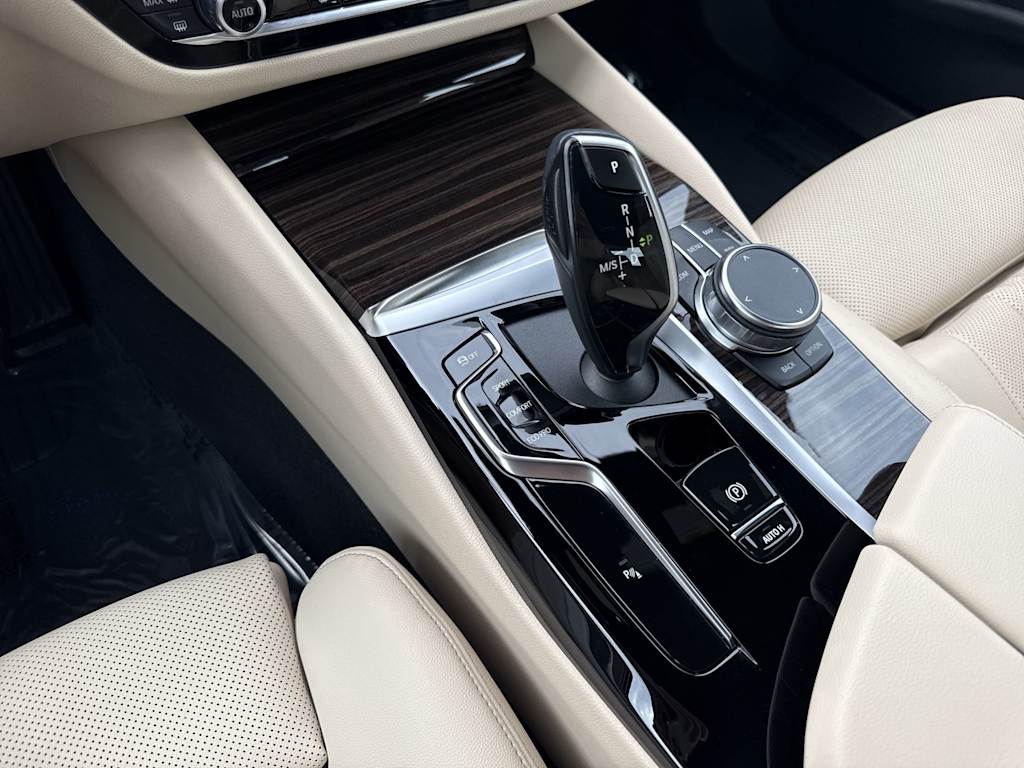 Thumbnail: 2023 BMW 5 Series - 16