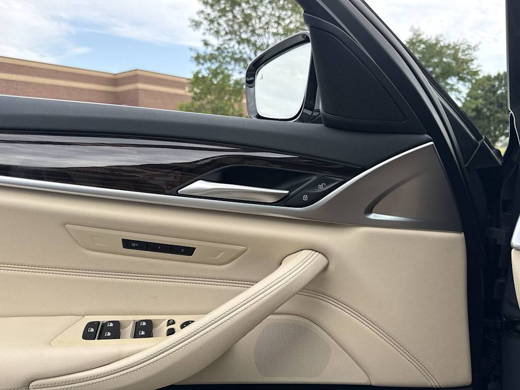 Thumbnail: 2023 BMW 5 Series - 40