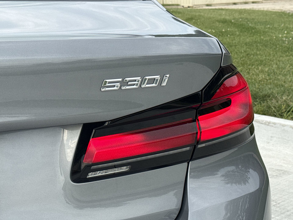 Thumbnail: 2023 BMW 5 Series - 23