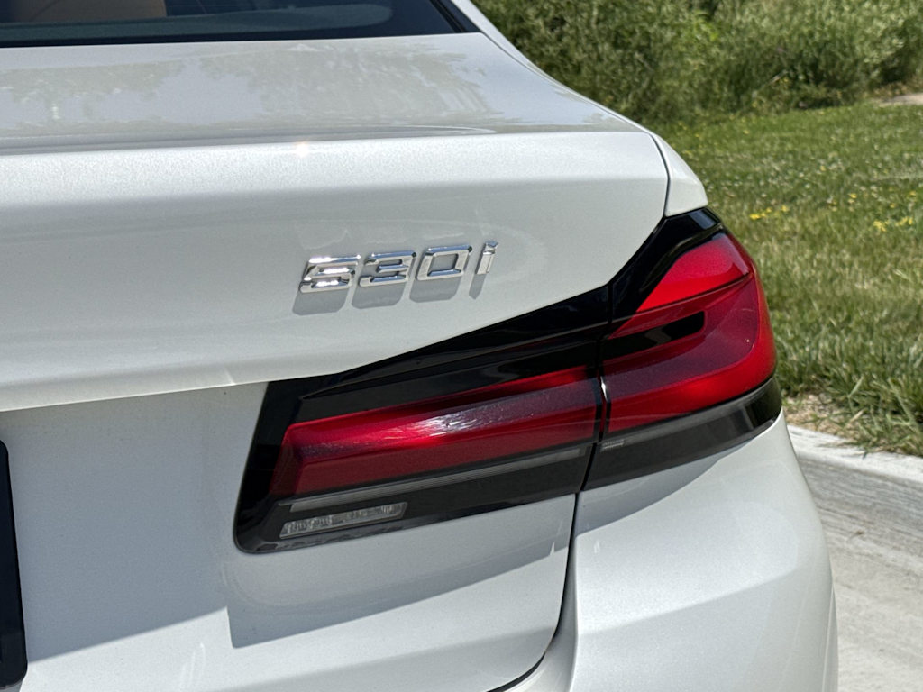 Thumbnail: 2023 BMW 5 Series - 23