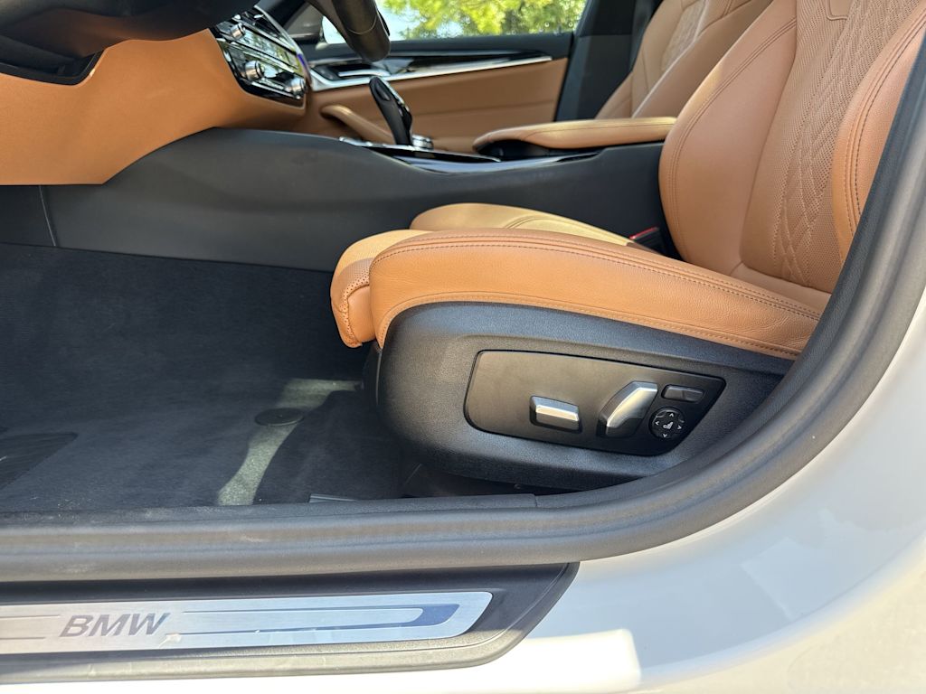 Thumbnail: 2023 BMW 5 Series - 24