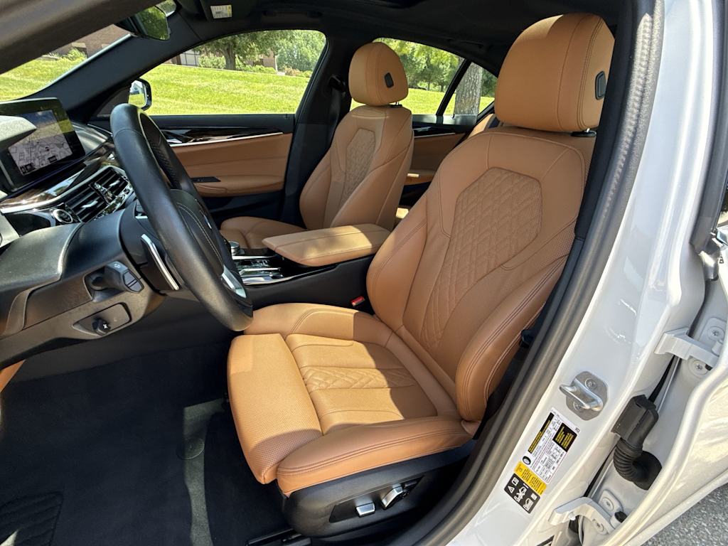 Thumbnail: 2023 BMW 5 Series - 10
