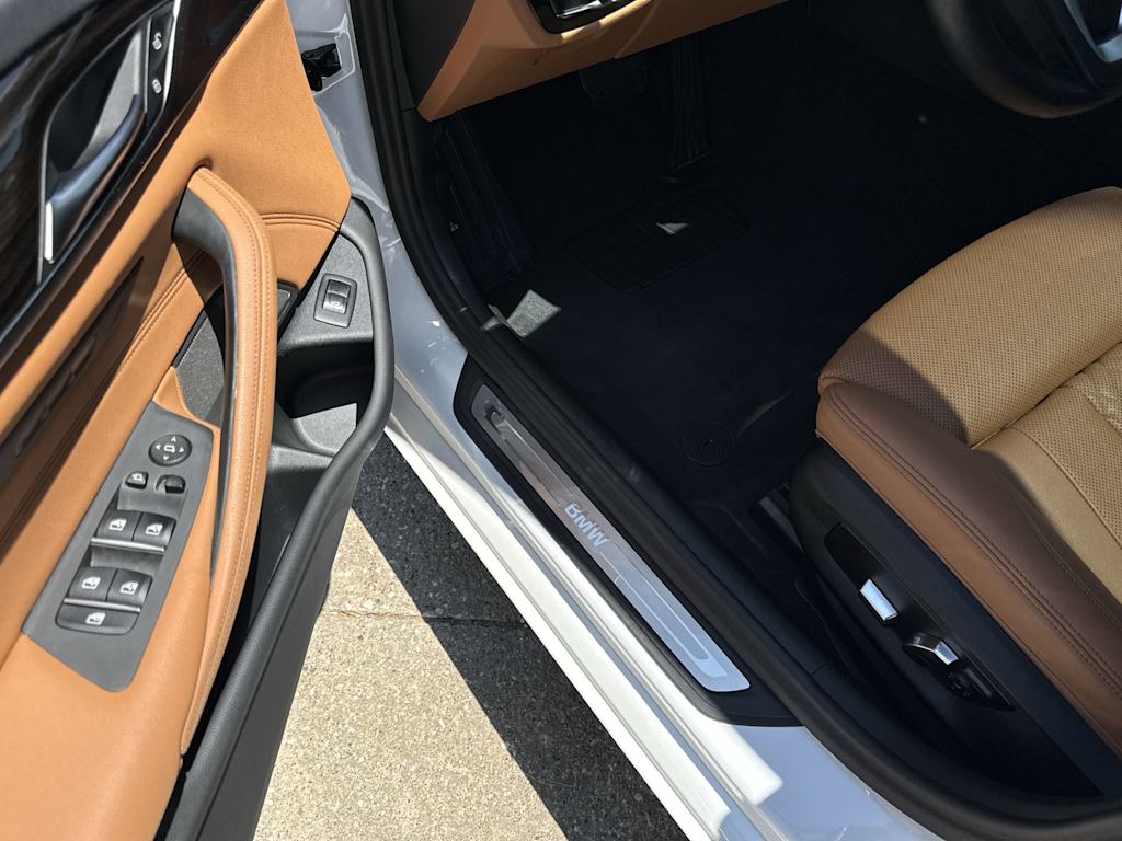 Thumbnail: 2023 BMW 5 Series - 39