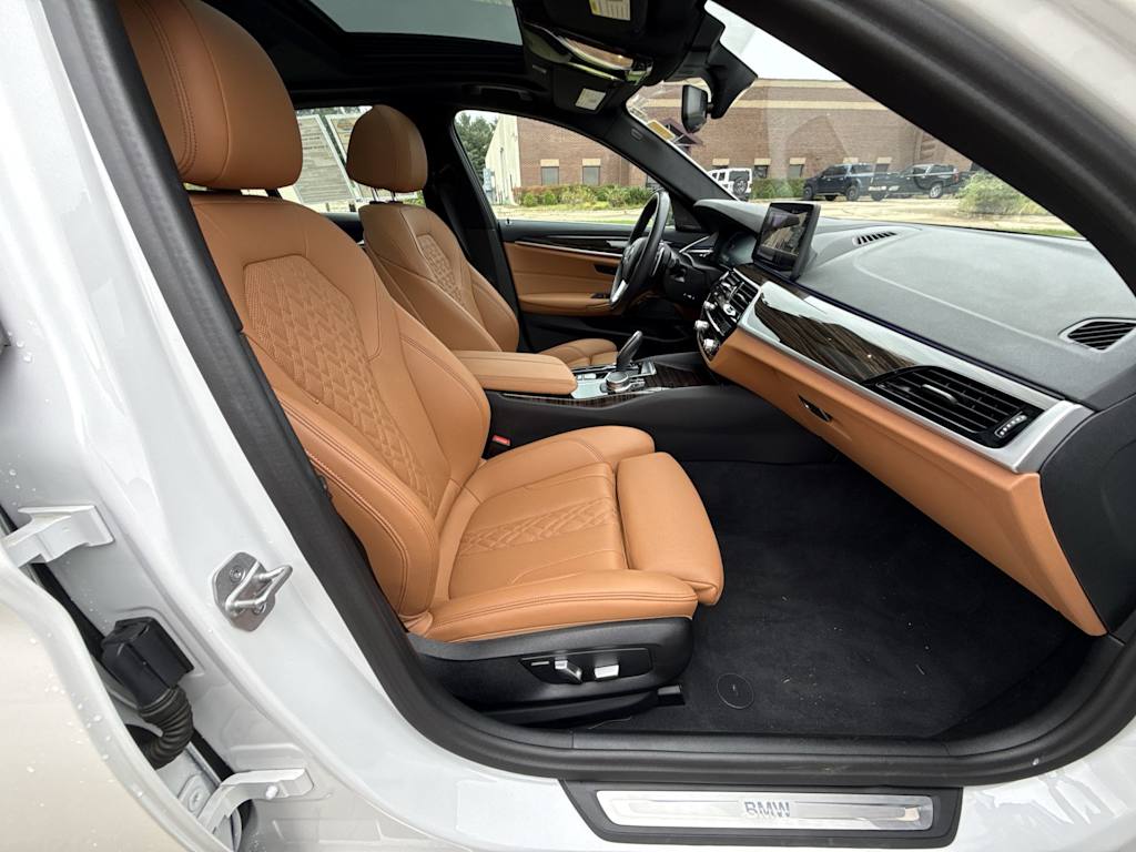 Thumbnail: 2023 BMW 5 Series - 28