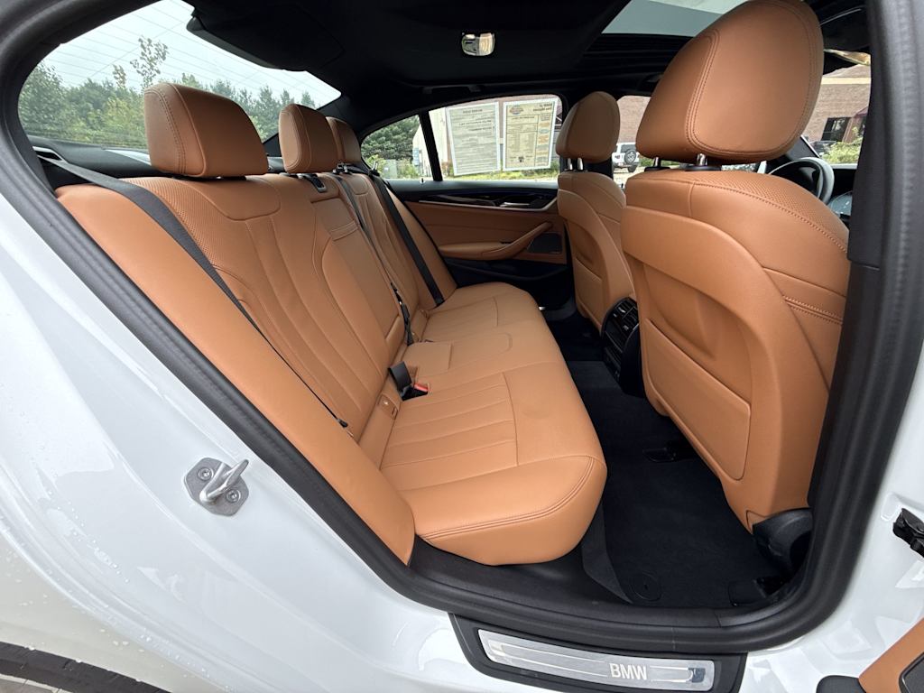 Thumbnail: 2023 BMW 5 Series - 26