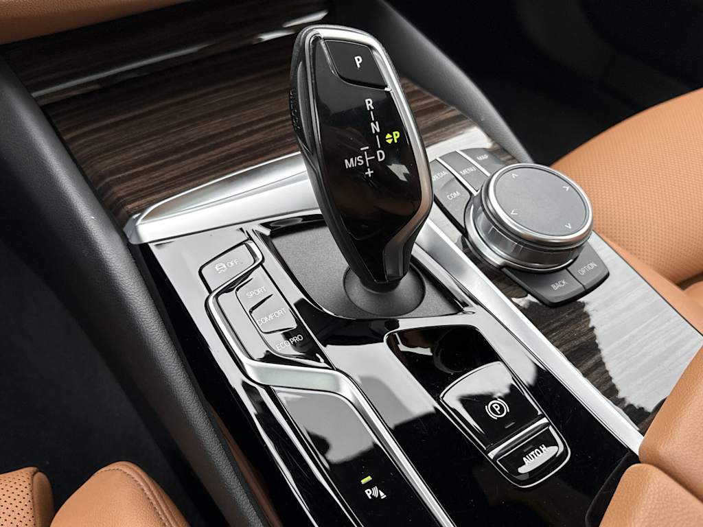 Thumbnail: 2023 BMW 5 Series - 36
