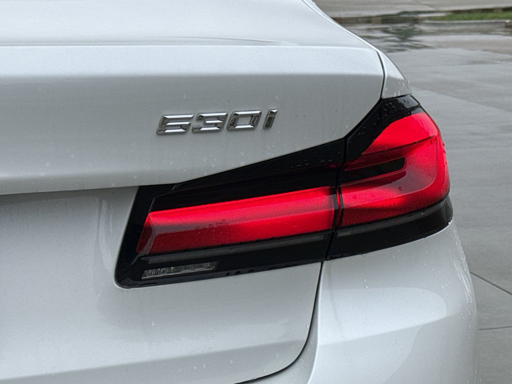 Thumbnail: 2023 BMW 5 Series - 22