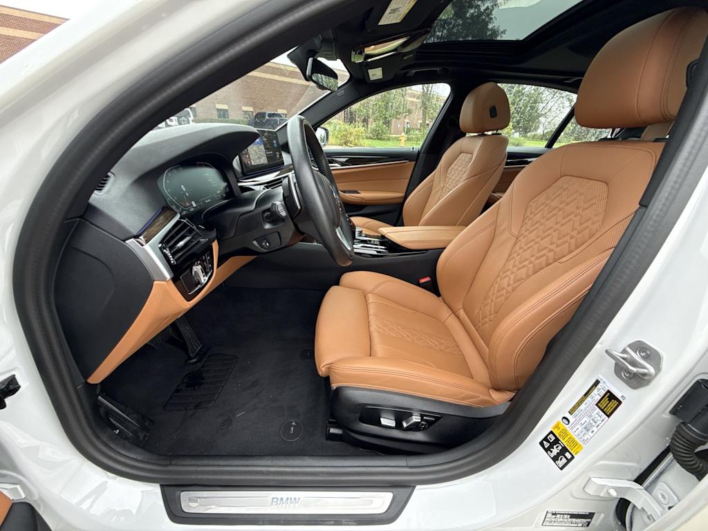 Thumbnail: 2023 BMW 5 Series - 10
