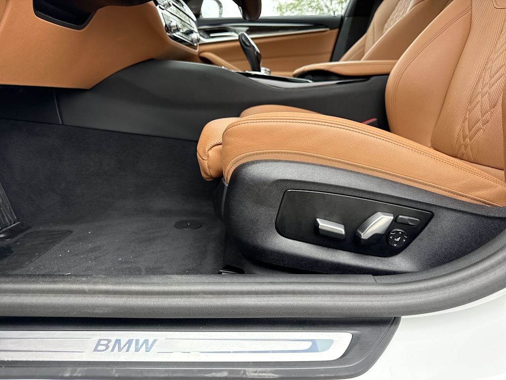 Thumbnail: 2023 BMW 5 Series - 23