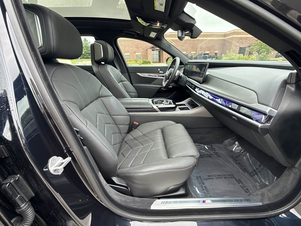 Thumbnail: 2024 BMW 7 Series - 27