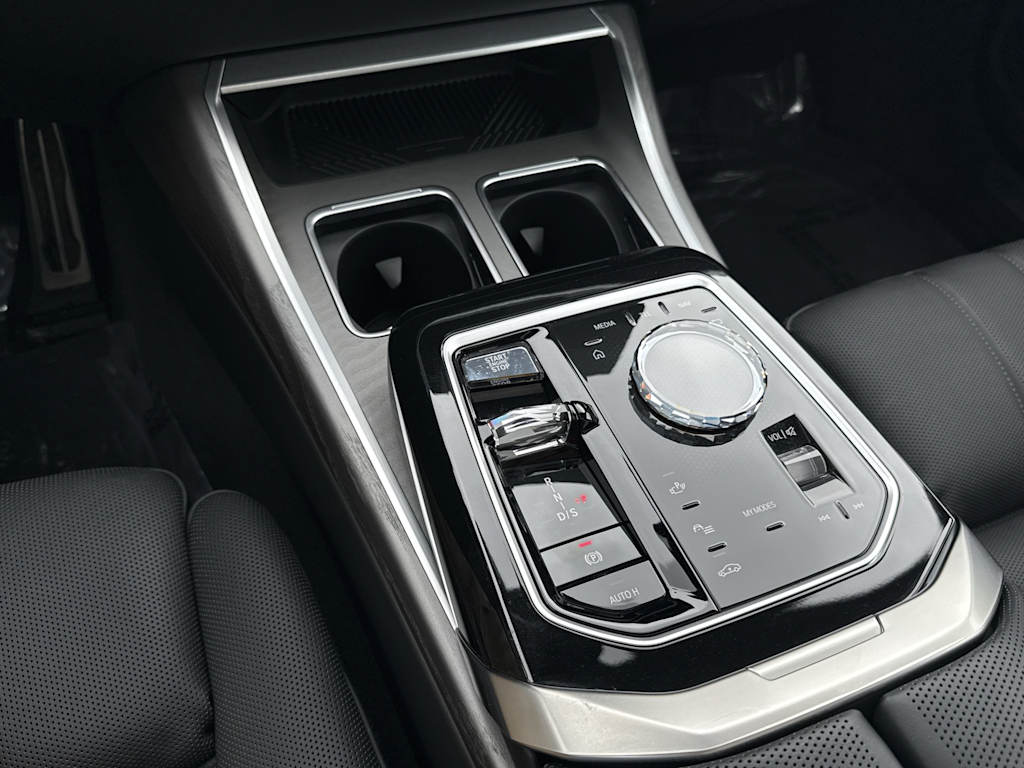 Thumbnail: 2024 BMW 7 Series - 12