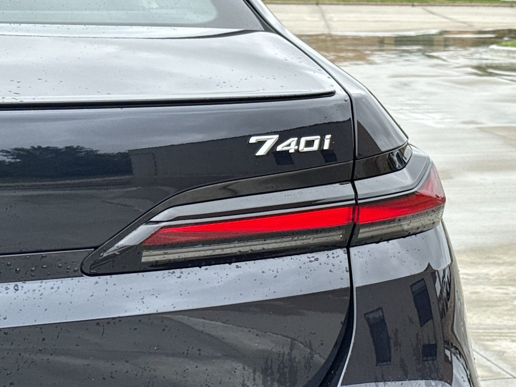 Thumbnail: 2024 BMW 7 Series - 21
