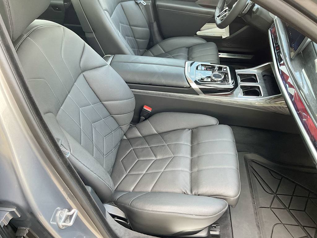 Thumbnail: 2024 BMW 7 Series - 28