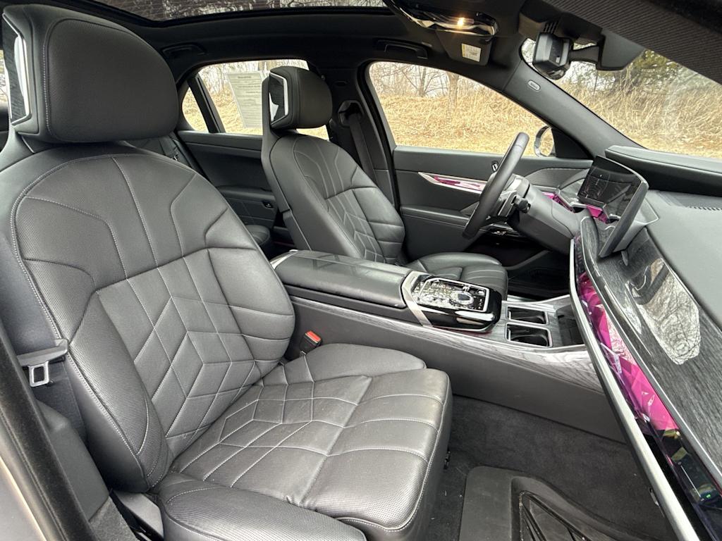 Thumbnail: 2024 BMW 7 Series - 11