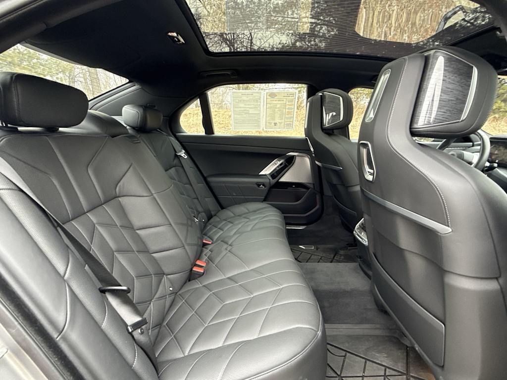 Thumbnail: 2024 BMW 7 Series - 27