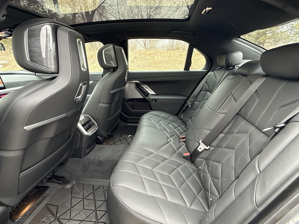 Thumbnail: 2024 BMW 7 Series - 26