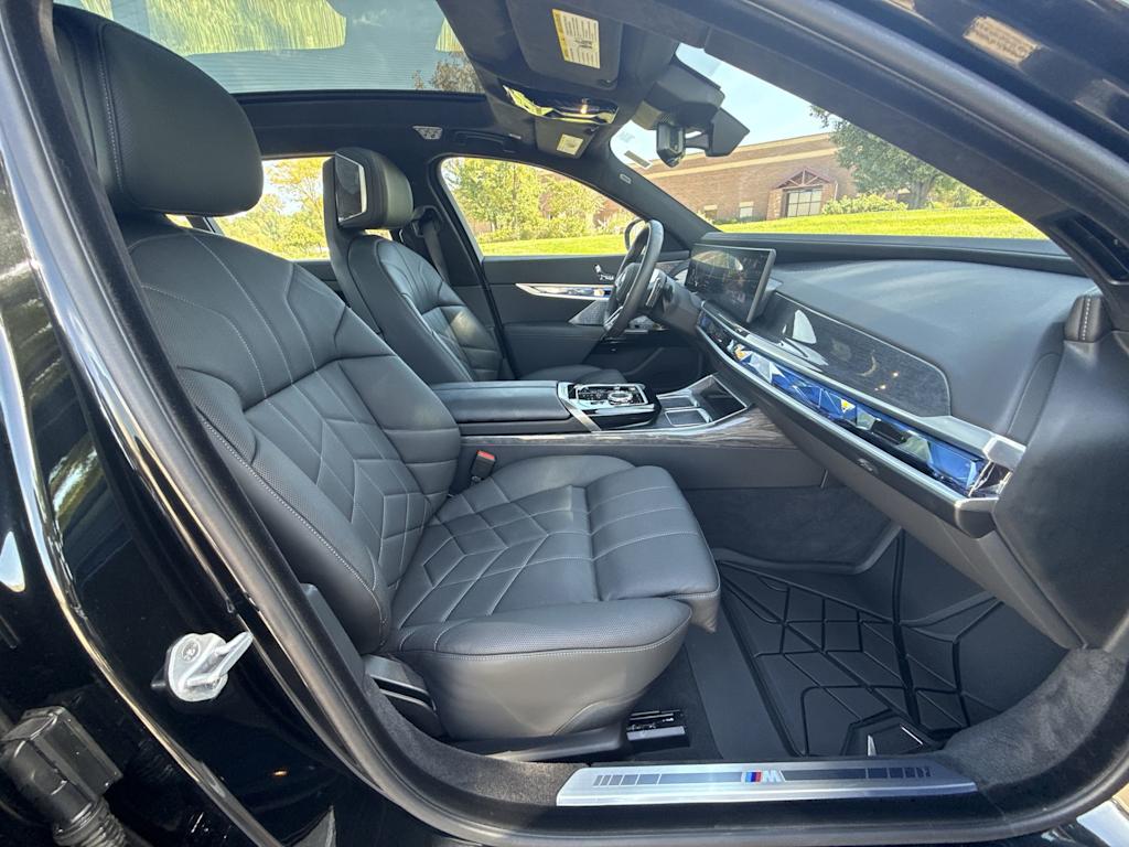 Thumbnail: 2025 BMW 7 Series - 26