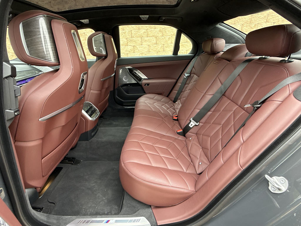 Thumbnail: 2024 BMW 7 Series - 24