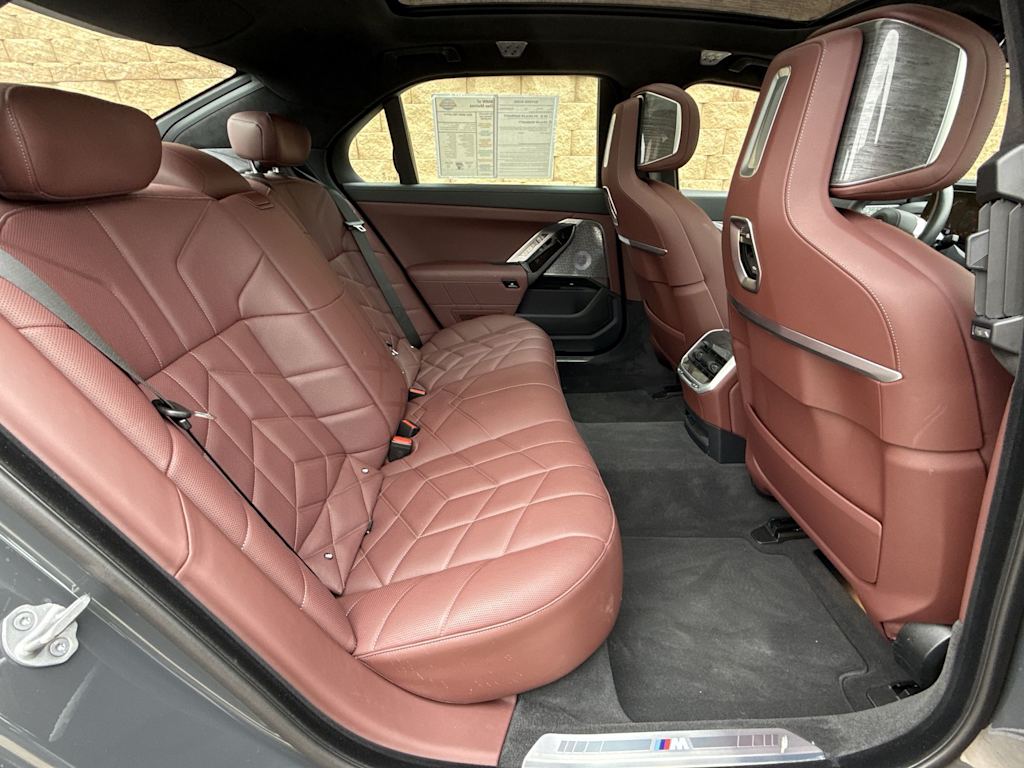 Thumbnail: 2024 BMW 7 Series - 25