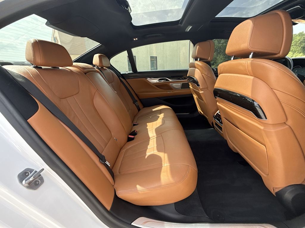 Thumbnail: 2017 BMW 7 Series - 24
