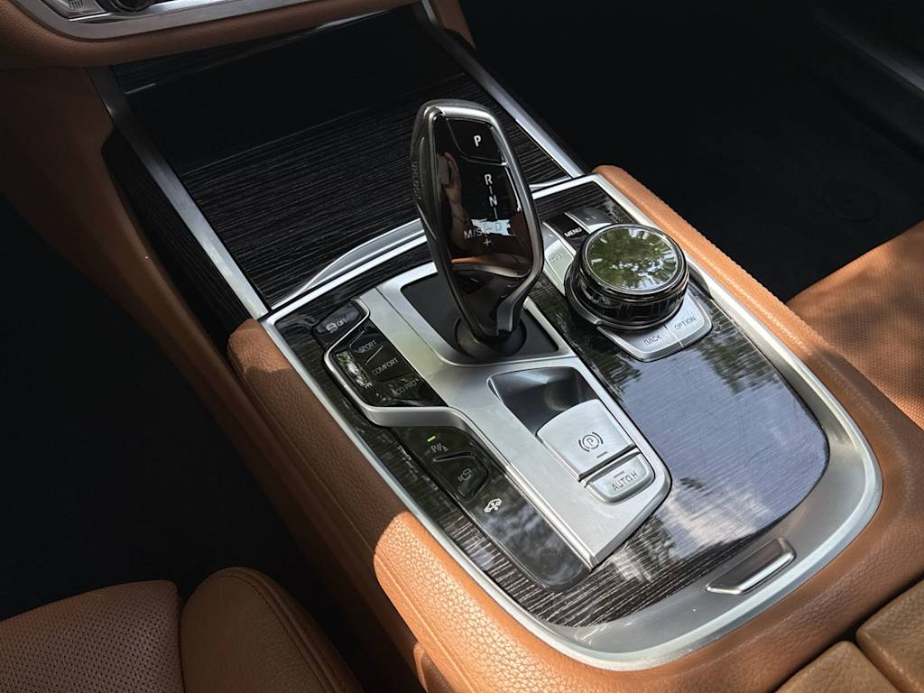Thumbnail: 2017 BMW 7 Series - 13