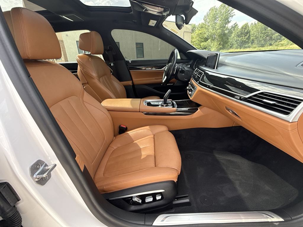 Thumbnail: 2017 BMW 7 Series - 26