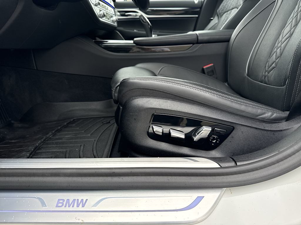Thumbnail: 2021 BMW 7 Series - 23