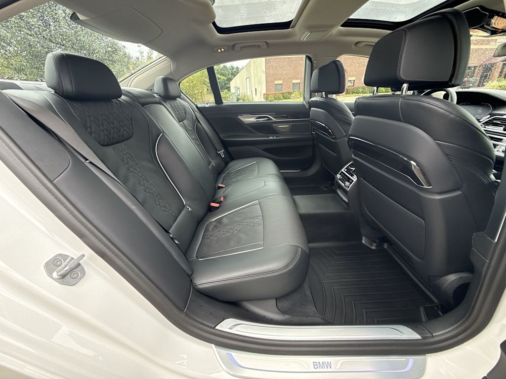 Thumbnail: 2021 BMW 7 Series - 26
