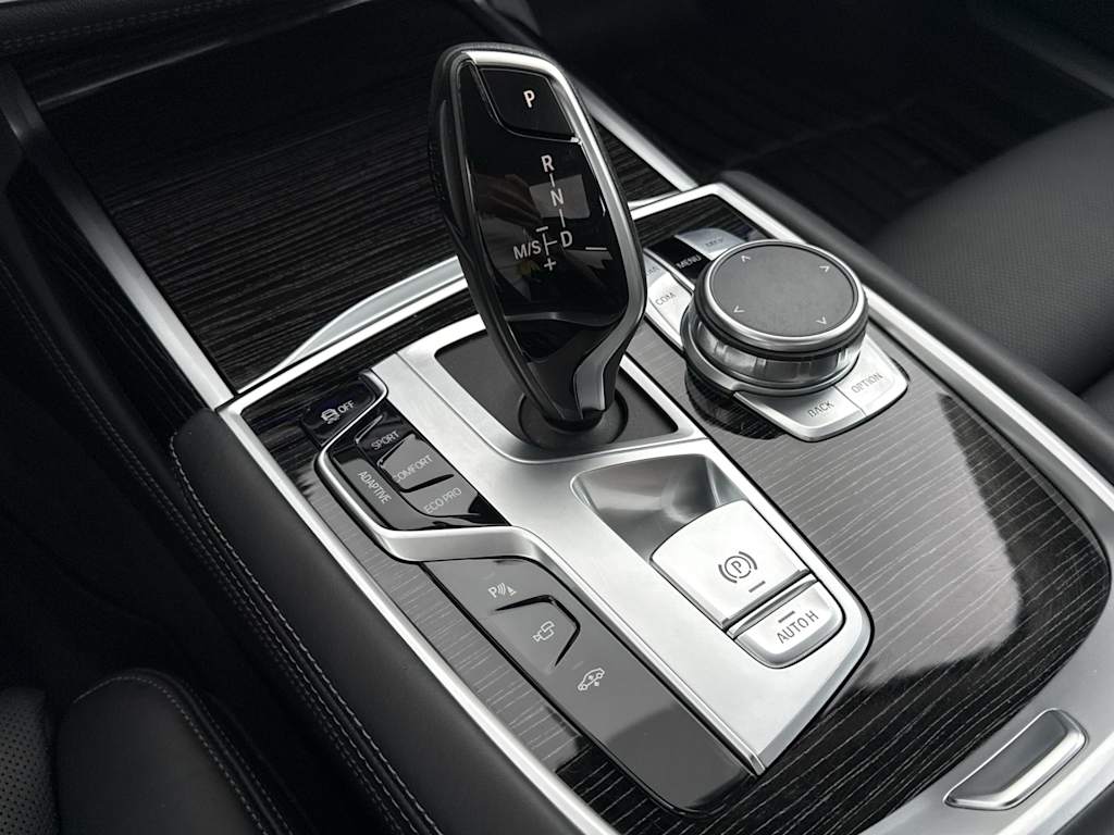 Thumbnail: 2021 BMW 7 Series - 36