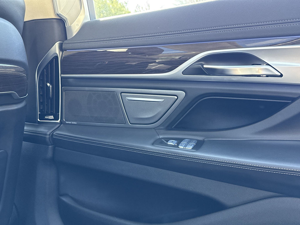 Thumbnail: 2020 BMW 7 Series - 38