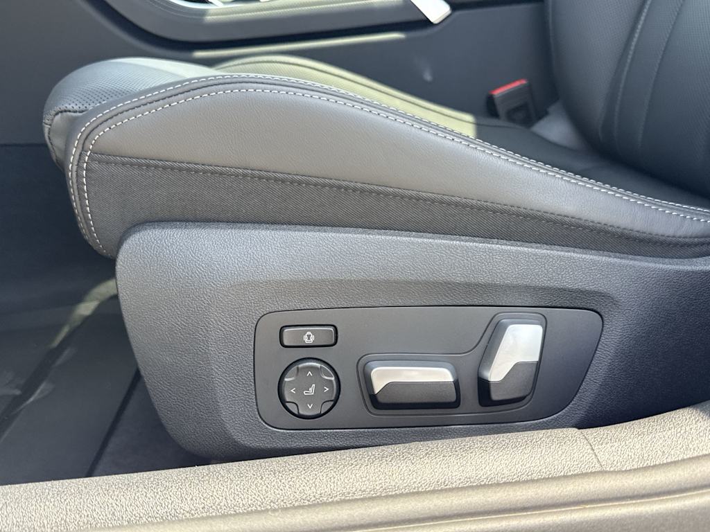 2026 BMW 8 Series 840i - Photo 23