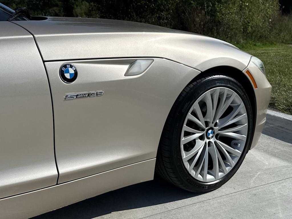 Thumbnail: 2010 BMW Z4 - 32