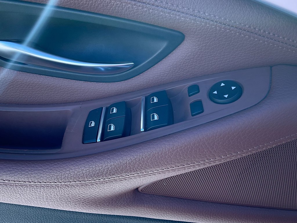 Thumbnail: 2013 BMW 5 Series - 29