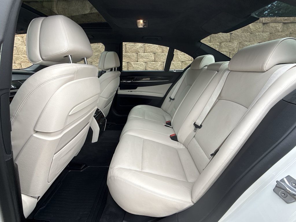 Thumbnail: 2015 BMW 7 Series - 24
