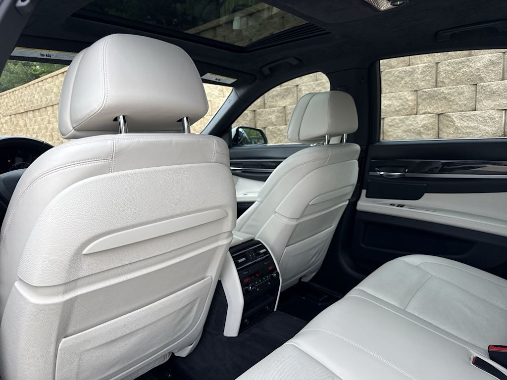 Thumbnail: 2015 BMW 7 Series - 10