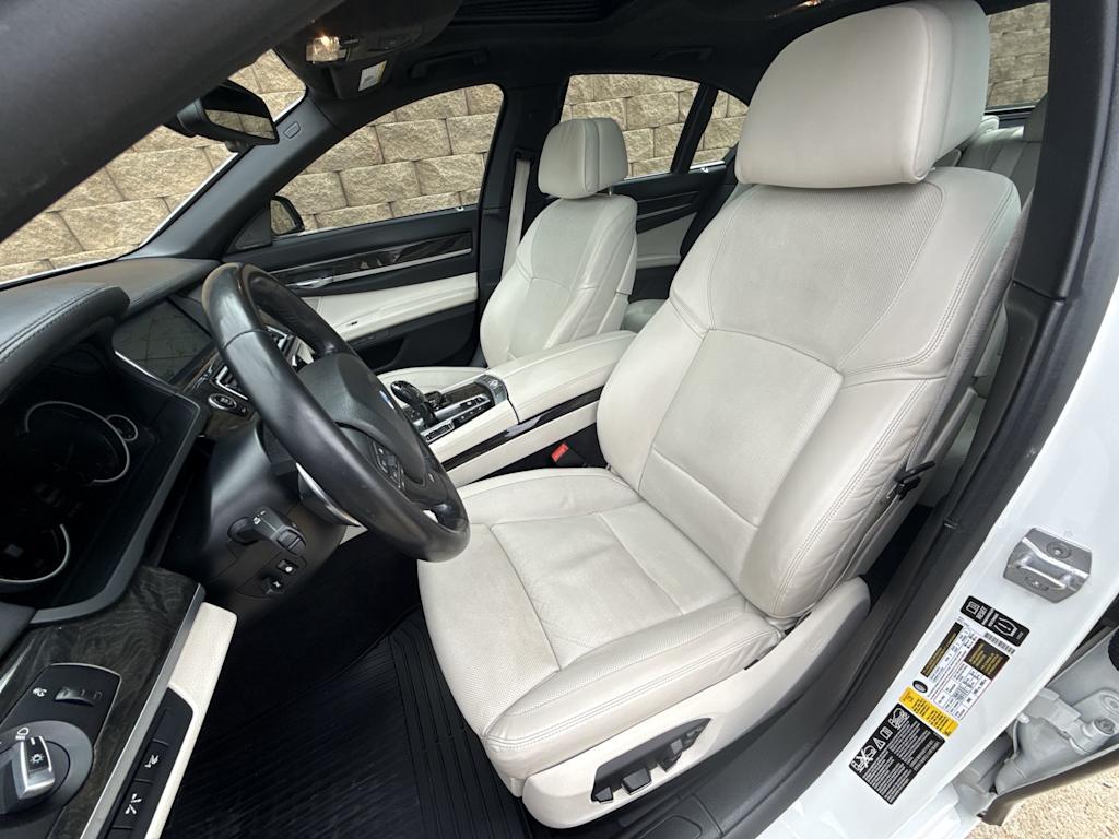 Thumbnail: 2015 BMW 7 Series - 9