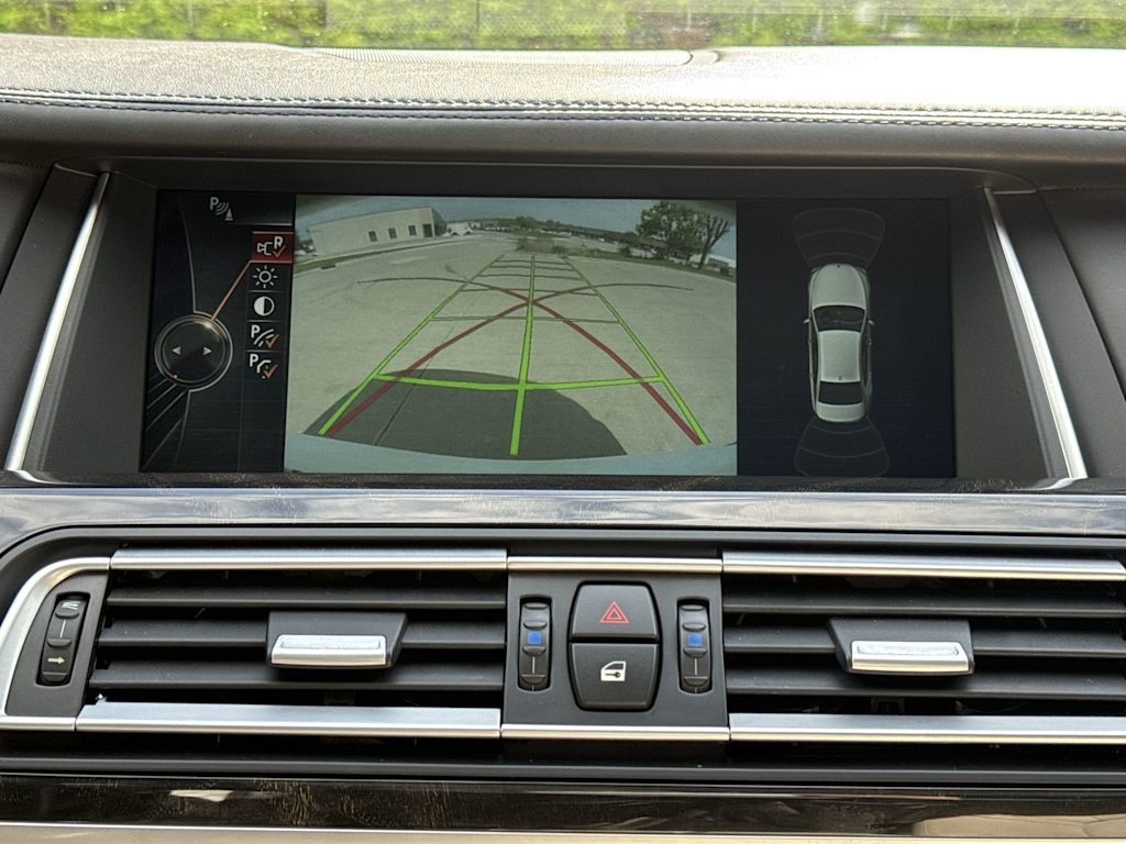 Thumbnail: 2015 BMW 7 Series - 32