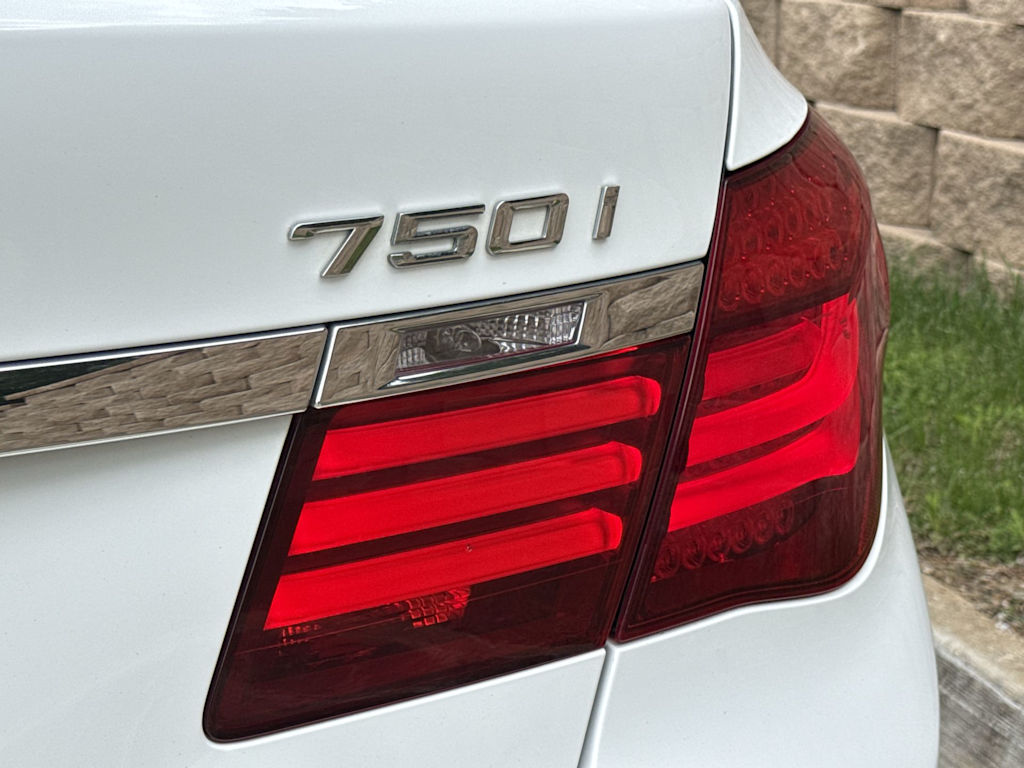 Thumbnail: 2015 BMW 7 Series - 21