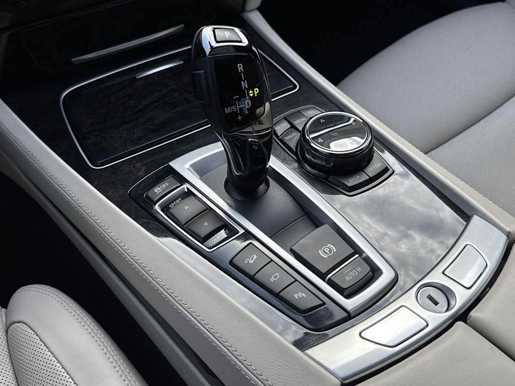 Thumbnail: 2015 BMW 7 Series - 31
