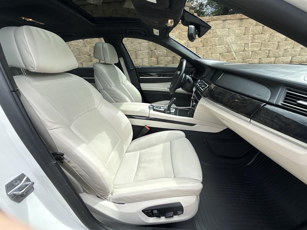 Thumbnail: 2015 BMW 7 Series - 27
