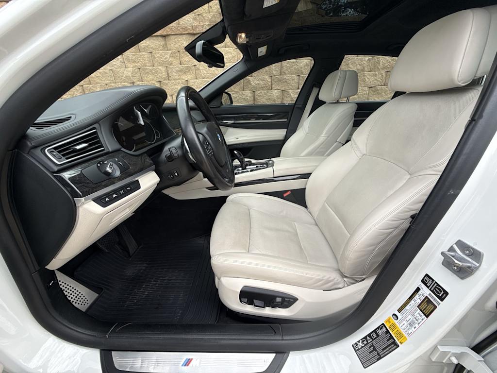 Thumbnail: 2015 BMW 7 Series - 8