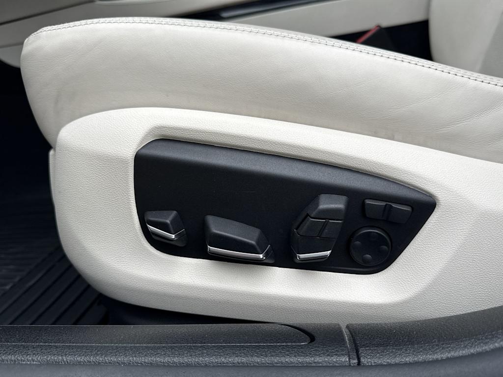 Thumbnail: 2015 BMW 7 Series - 22