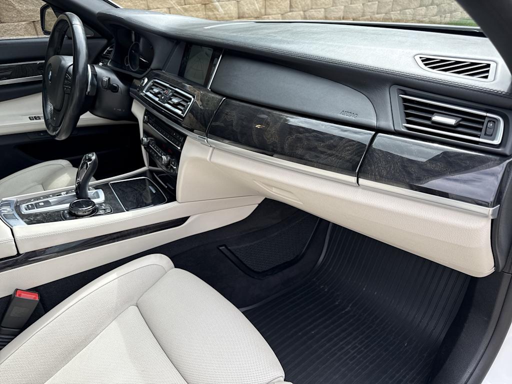 Thumbnail: 2015 BMW 7 Series - 11