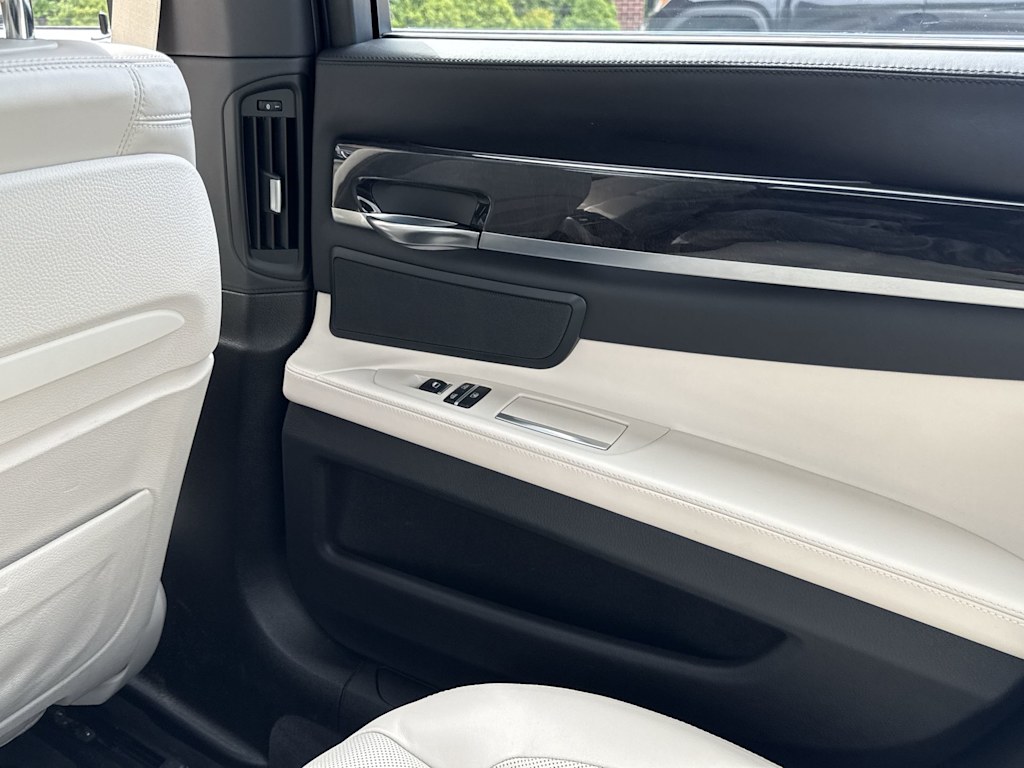 Thumbnail: 2015 BMW 7 Series - 37