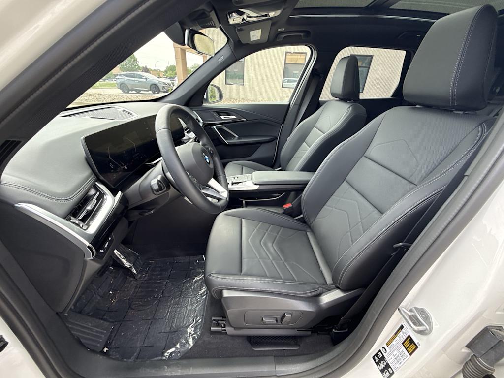 2025 BMW X1 28i - Photo 10